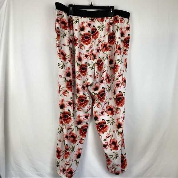 Styled by Joe Zee woman’s floral pants - Picture 11 of 11
